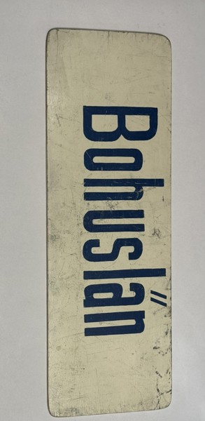 Skylt, trä, kuriosa, mått 50x18