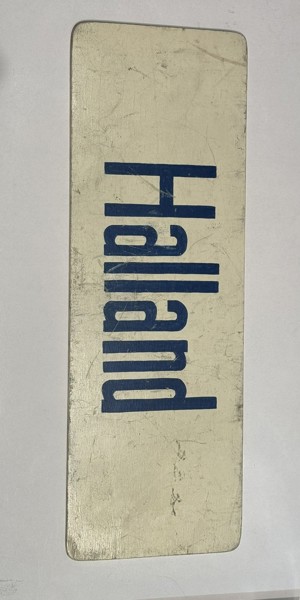 Skylt, trä, kuriosa, mått 50x18