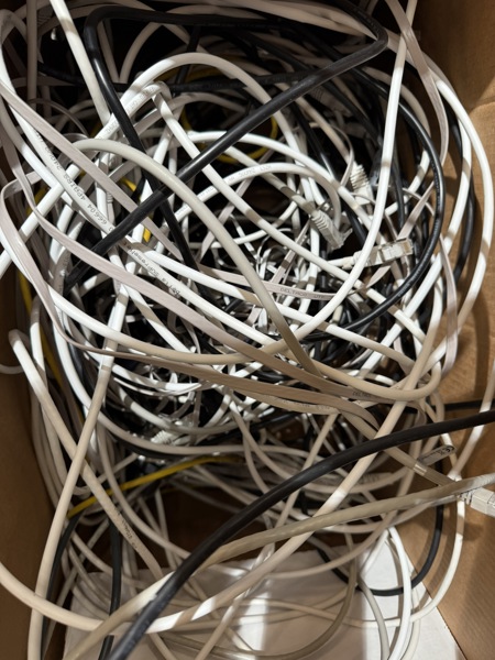 Parti, Kablar, nätverk, nät, i flyttkartong