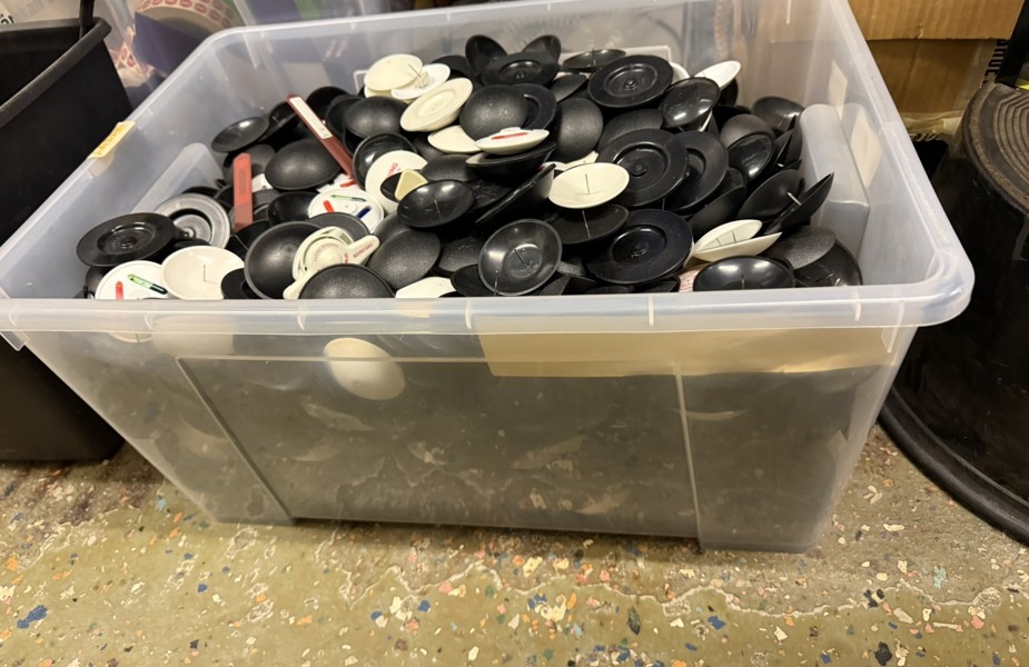 Parti, Larmbrickor, alla i plastbacken, olika