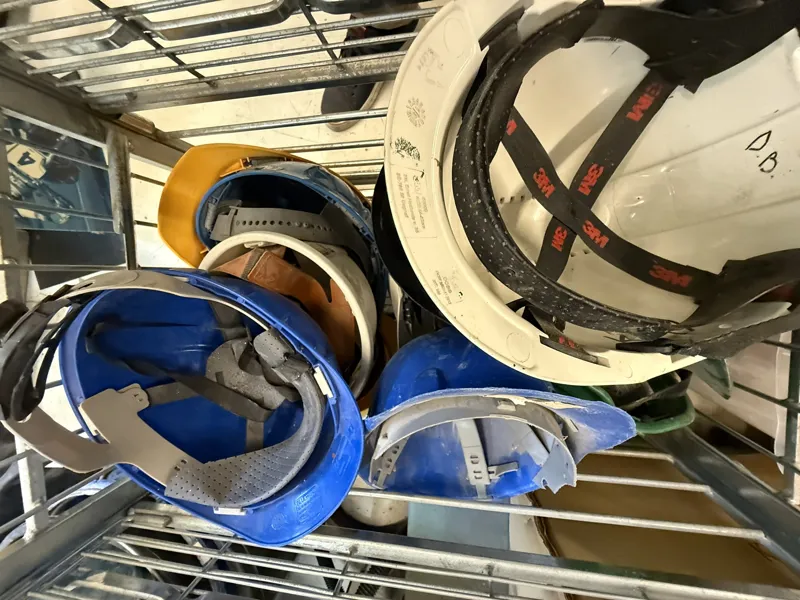 Parti, Bygghjälmar, svetshjälm