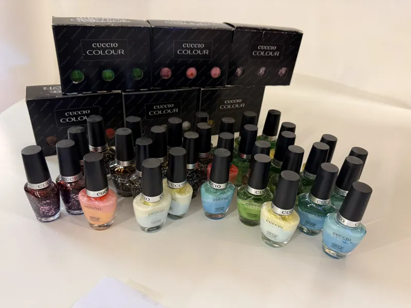 Parti, C:a 60 st Nagellack, Cuccio
