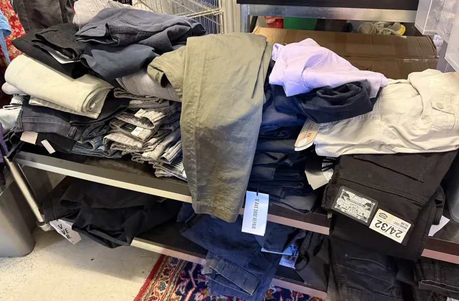 Parti, c:a 65 par Jeans, nya