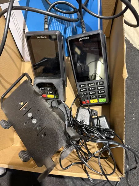 Parti, 2 st Kortterminal Verifone P400 Plus, ställ