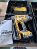 Spikpistol, Dewalt DCN890 m. laddare, väska