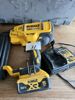 Spikpistol, Dewalt 18GA Brad Nailer, laddare