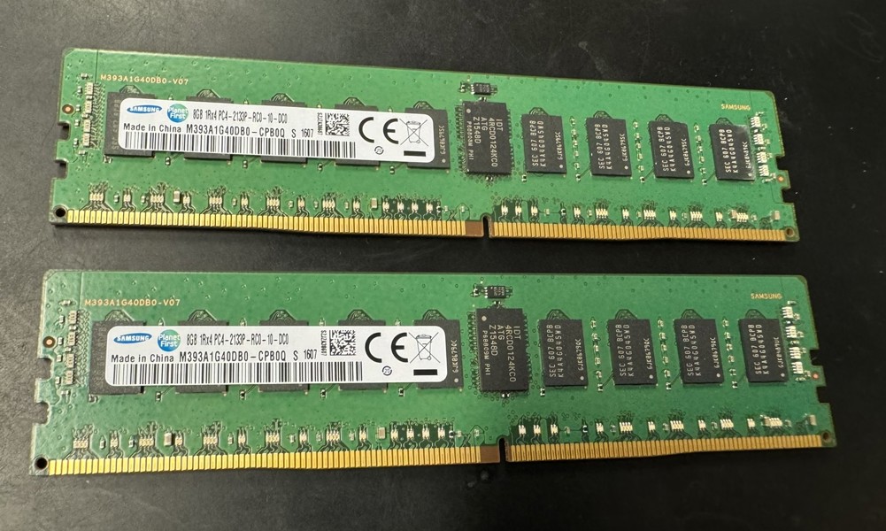 2 minnesmoduler 2x8Gb 1Rx4 PC4-2133P