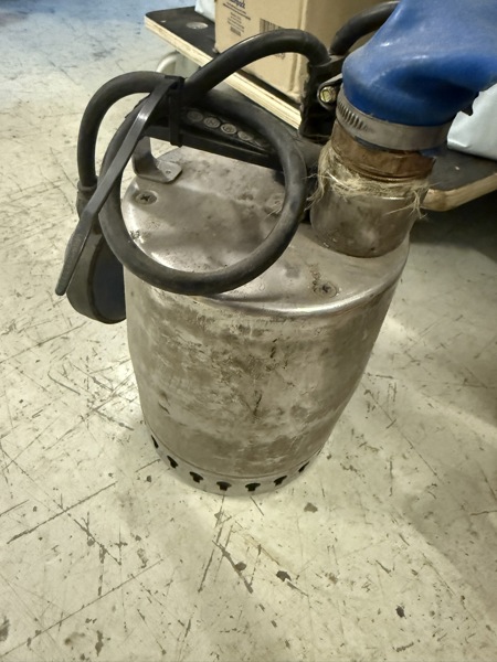 Dränkbar pump, m.slang