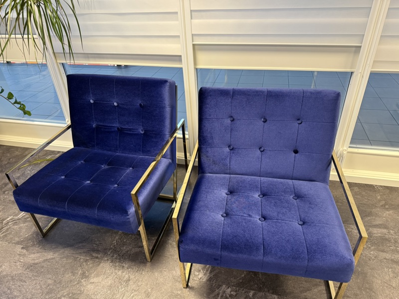 Parti, 2 st Fåtölj, Chesterfield, blå sammet, metallram