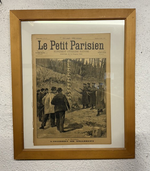 Tavla, Kuriosa, inramad tidningssida "Le Petit Parisien", 1898