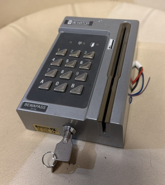 Kodlås, dosa, Bewator