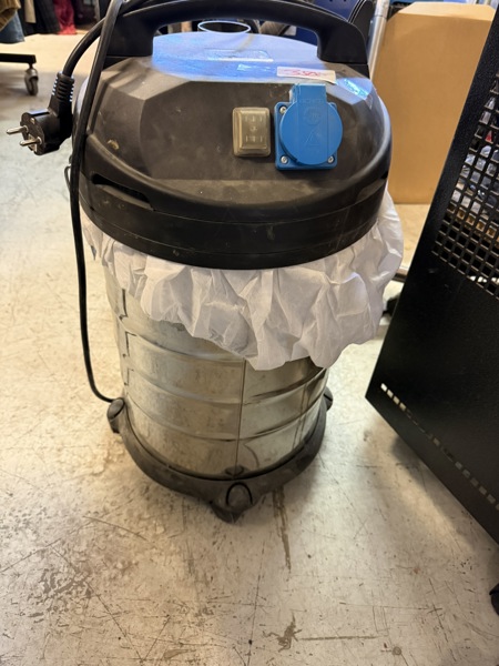 Damm-/våtsug, Biltema 17-209