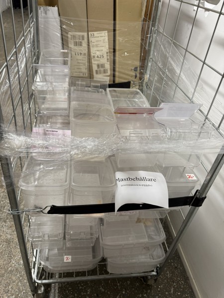 Parti, c:a 15 st plastbehållare, t.ex. för godis