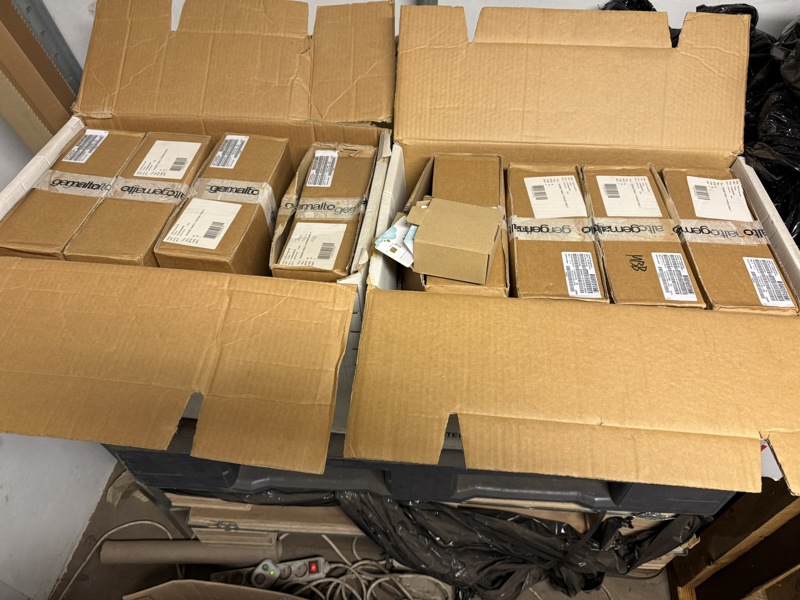 Parti, 16.000 SIM-kort