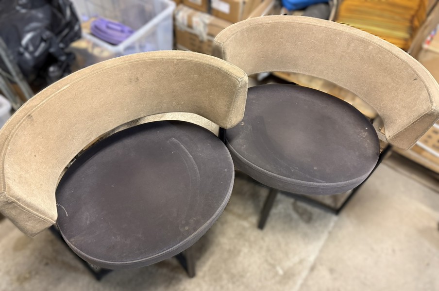 Parti, 2 st Karmfåtöljer, mocka, metall